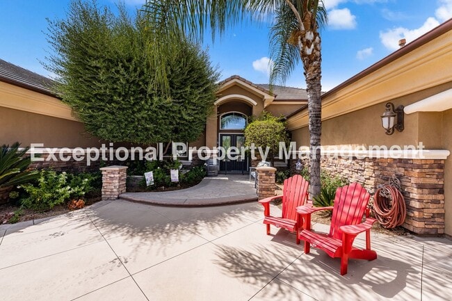 Building Photo - Amazing Executive Estate!