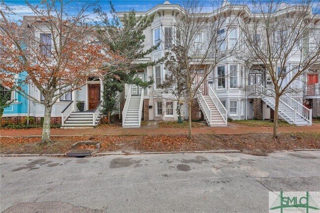 Foto del edificio - 209 E Duffy St