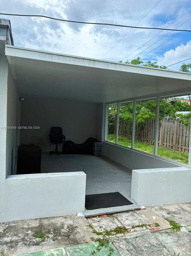 Foto del edificio - 3700 NE 13th Terrace