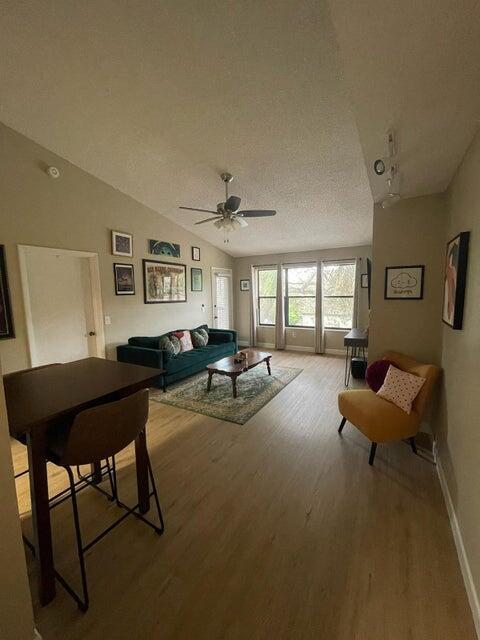 Foto del edificio - 4261 W McNab Rd