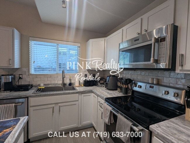 Foto del edificio - 870 Red Thistle View