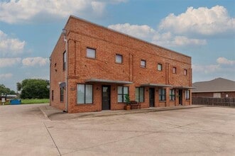 Building Photo - 202 W Jefferson St