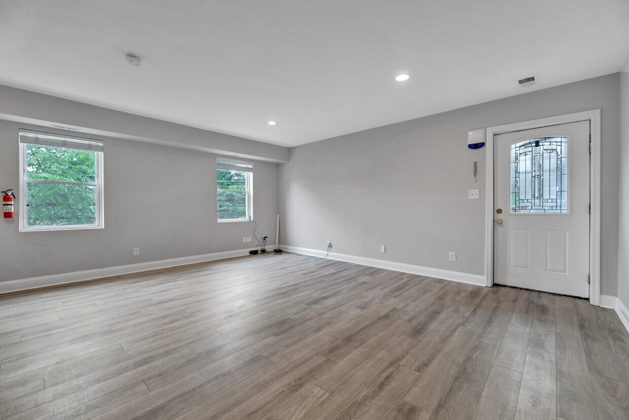 Primary Photo - 1679 Montello Ave NE