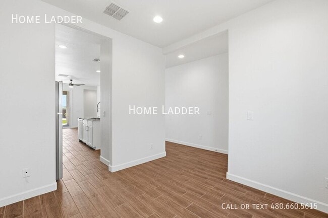 Building Photo - 2713 N Camden Dr