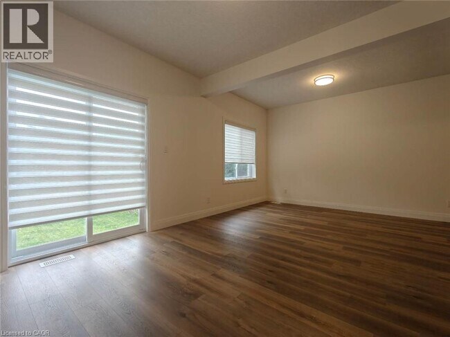Photo du bâtiment - UNIT 1- 362 LANCASTER Street W