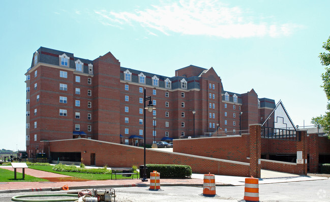 Building Photo - Admiral's Landing