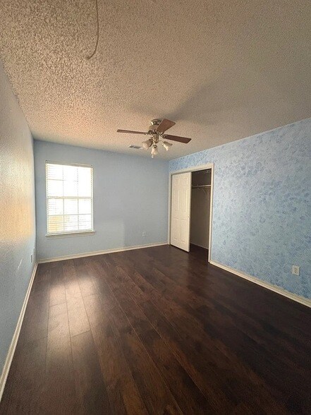 Building Photo - 7405 Stoney Point Dr