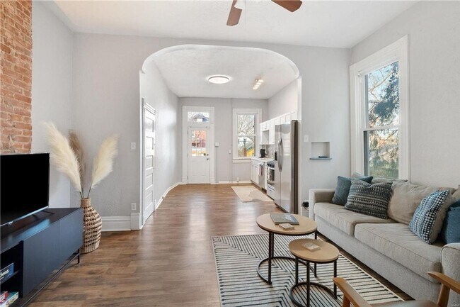 Foto del edificio - Charming Fully Furnished 2 Bedroom Apartme...