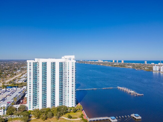 Building Photo - 231 Riverside Dr