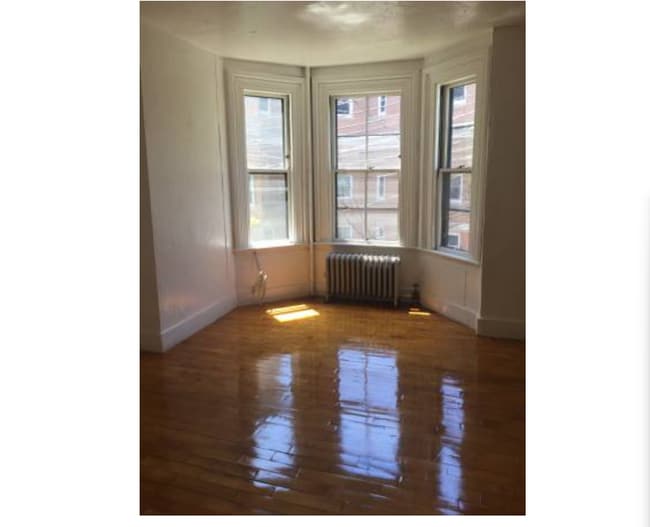Building Photo - 8 Adella Pl