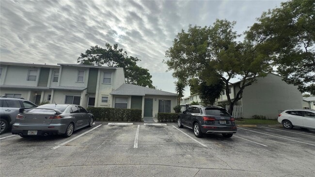 Building Photo - 873 Crystal Lake Dr