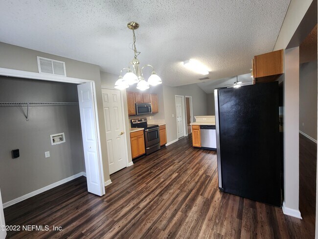 Foto del edificio - 9263 Whisper Glen Dr