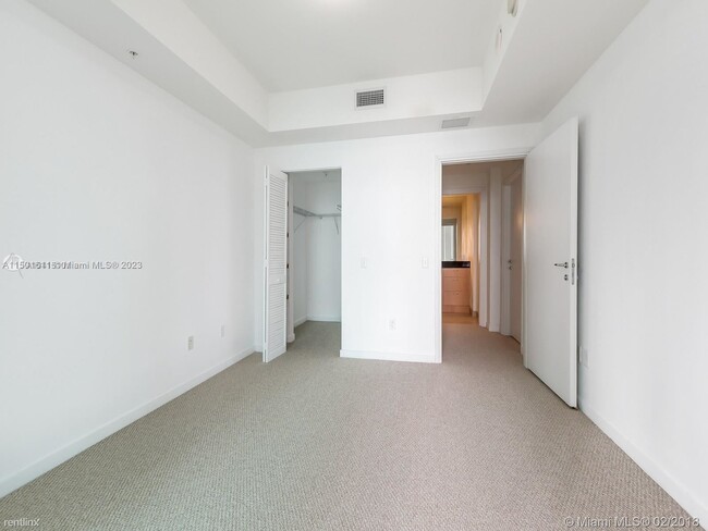 Building Photo - 2 br, 2 bath Condo - 300 S Biscayne Blvd A...