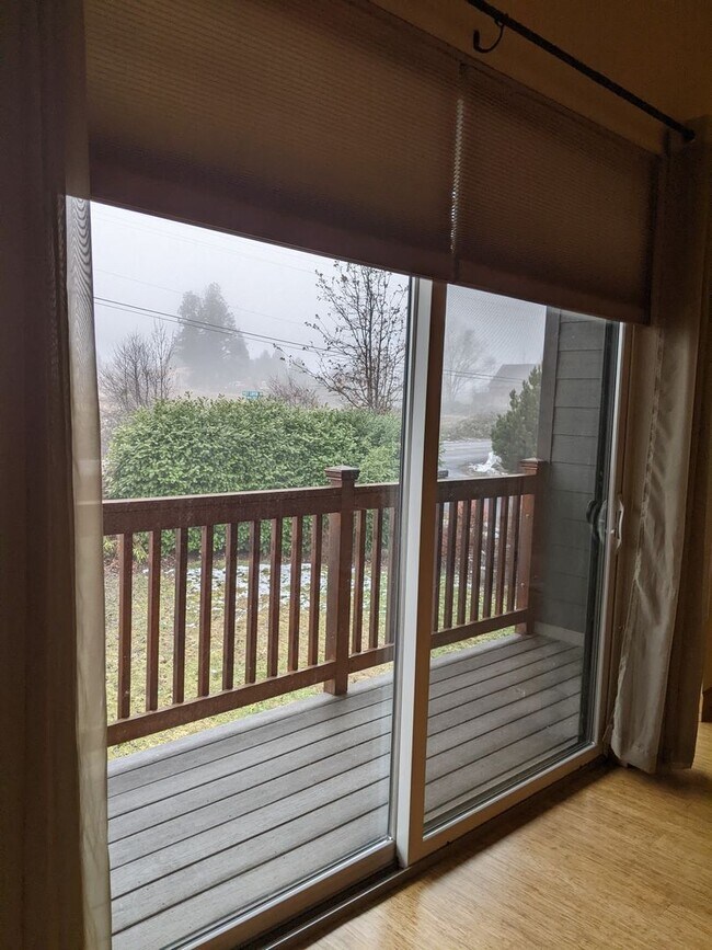 Building Photo - 675 Larch Ct