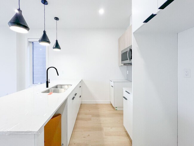 Building Photo - 9326-9153 153 St NW