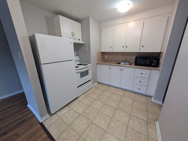 Photo du bâtiment - Comfortable 1-Bedroom Apartment – Heat & Hot Water Included! JAN 1 Move In