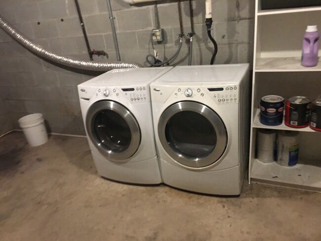Laundry - 3820 Hayes Ave