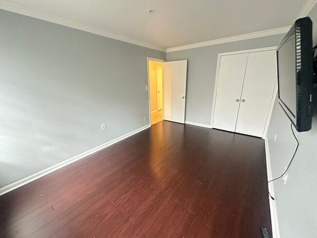 Building Photo - 814 Hr Dr SE