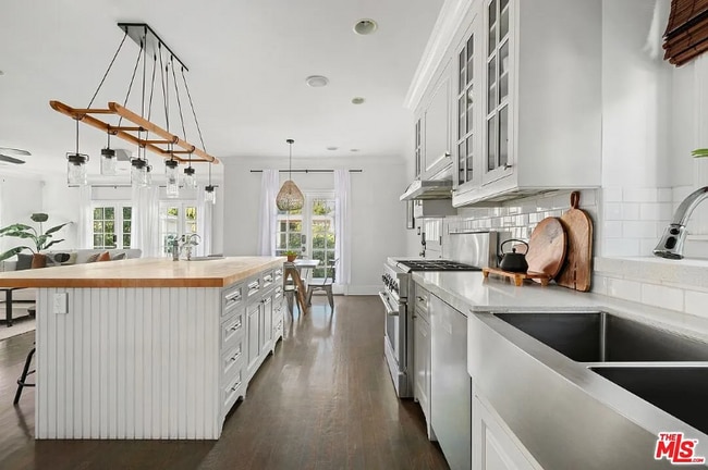 Foto del edificio - 11217 Kling St