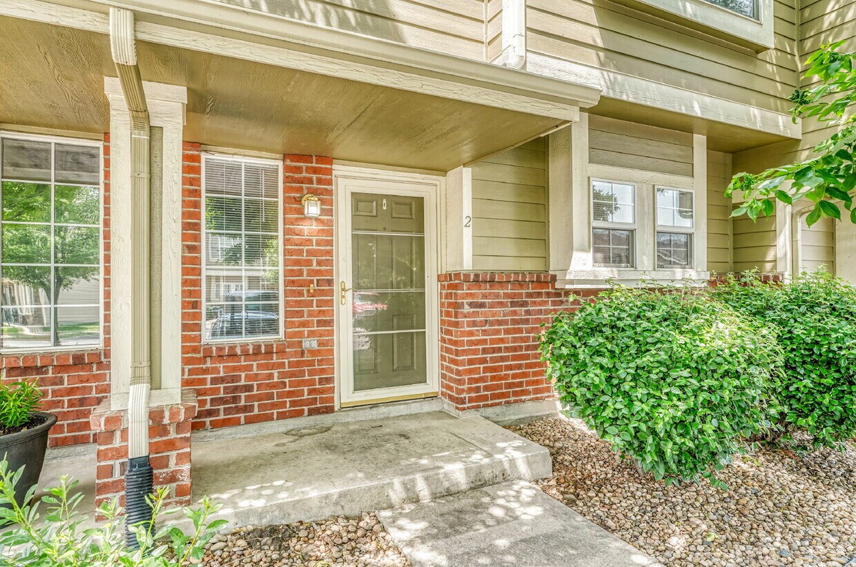 Foto principal - $1,995.00 - 2 Beds, 2.5 Bath, Condo in Tho...