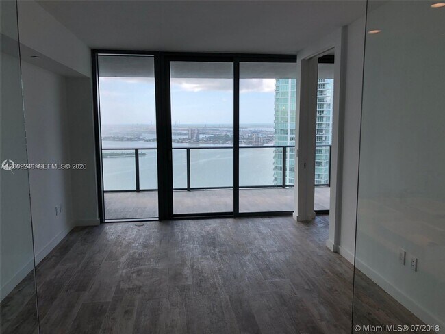 Foto del edificio - 650 NE 32nd St
