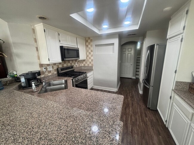 Foto del edificio - Beautiful 3-Bedroom Home with Solar and a Large Yard in Stevenson Ranch