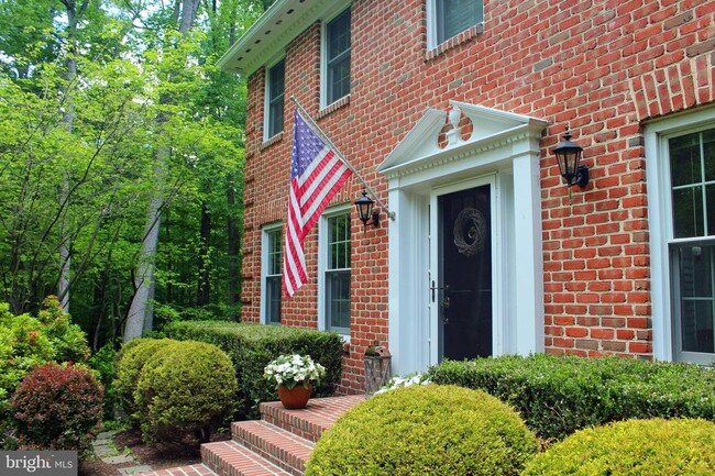 Foto del edificio - 221 Falcon Ridge Rd