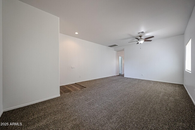 Building Photo - 5318 W Shumway Farm Rd