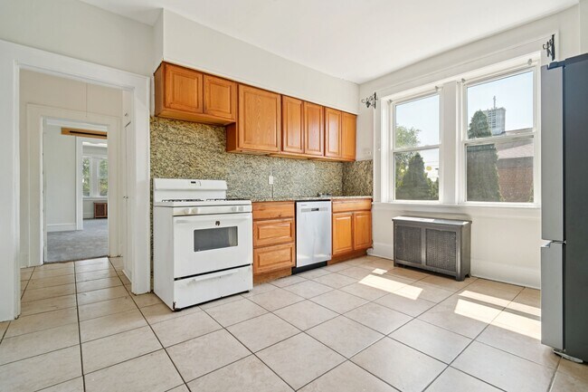 Foto del edificio - 60-62-62 Elmwood Ave