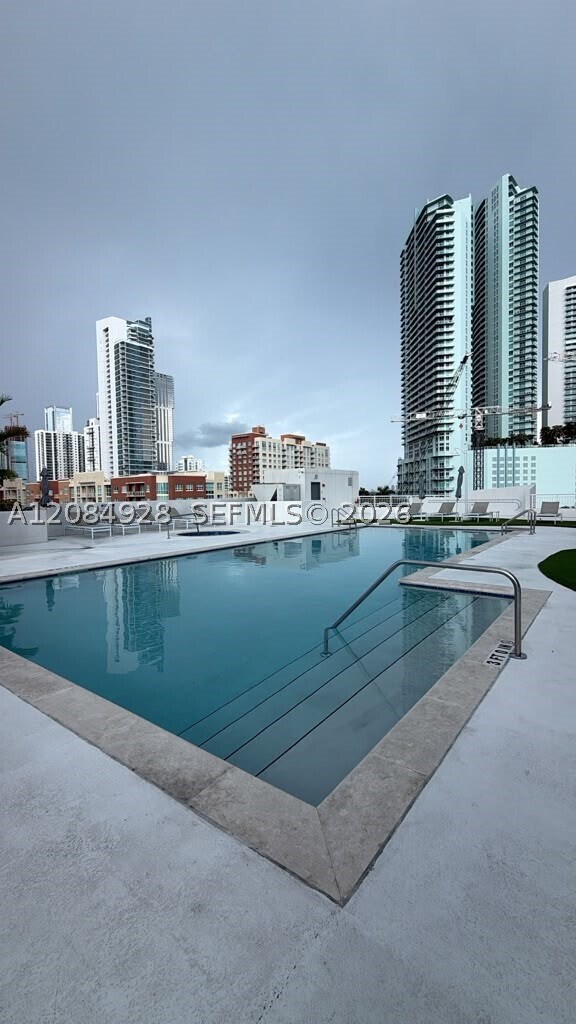 Foto del edificio - 275 NE 18th St