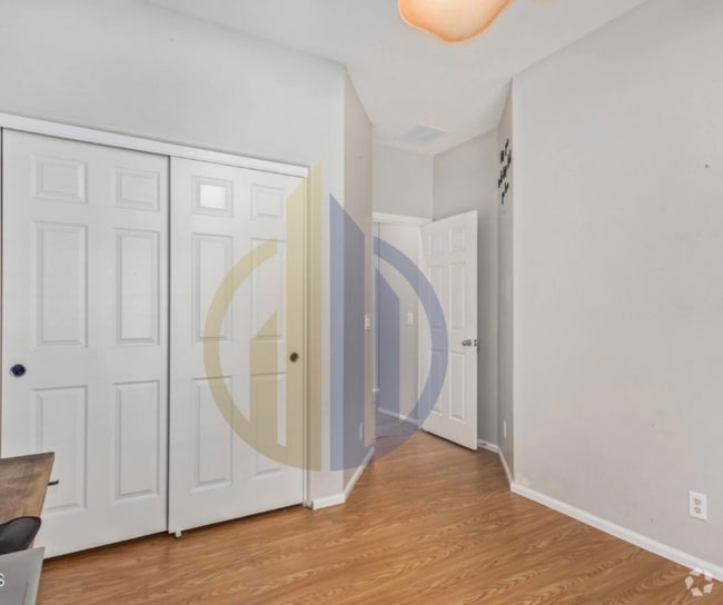 Building Photo - 697 W Oak Tree Ln