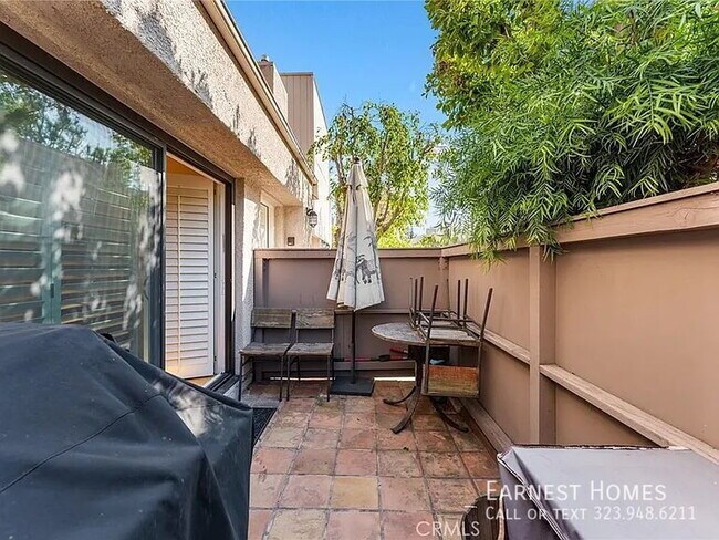 Foto del edificio - 15175 Magnolia Blvd