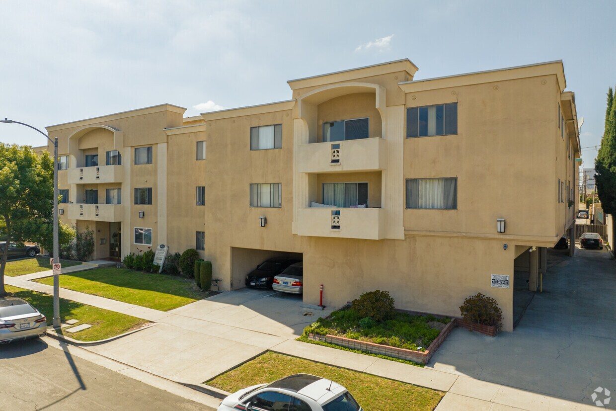 Primaria - 1025 S Holt Ave