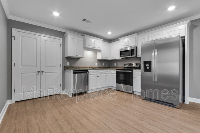 Building Photo - 612 W 23rd St