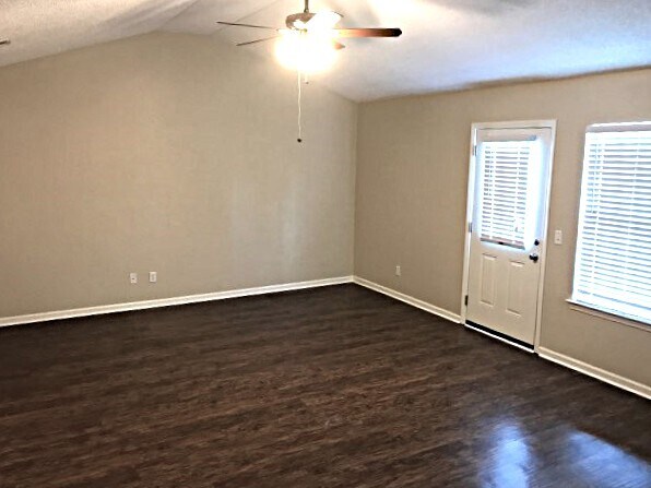 Foto del edificio - 7 Willow Lakes Dr