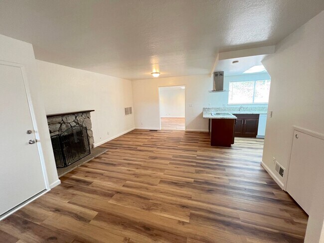 Foto del edificio - Renovated 4 Bedroom Home in an Idyllic Res...