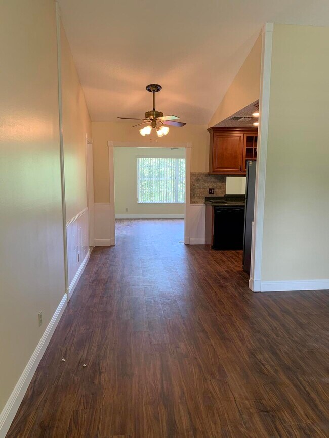 Building Photo - 131 Village Cir