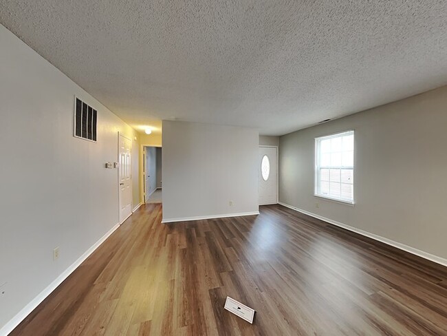 Building Photo - ADORABLE 3 bed 2.5 bath in Greenwood with ...