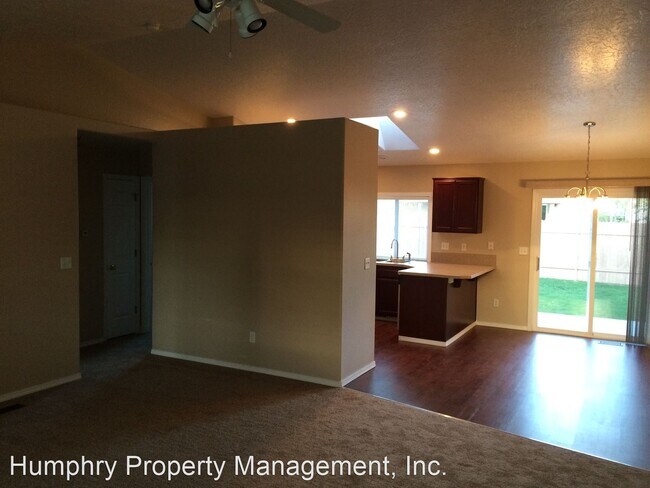 Building Photo - 3 br, 2 bath House - 4486 N. Lusitano Ave.
