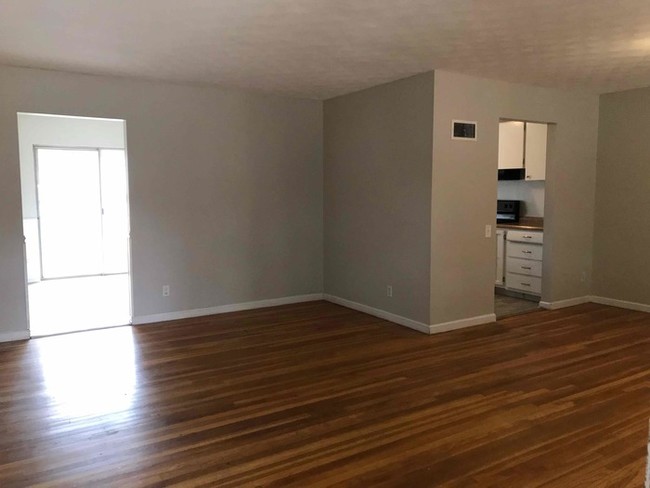 Foto del edificio - 2255 Ainsworth Dr