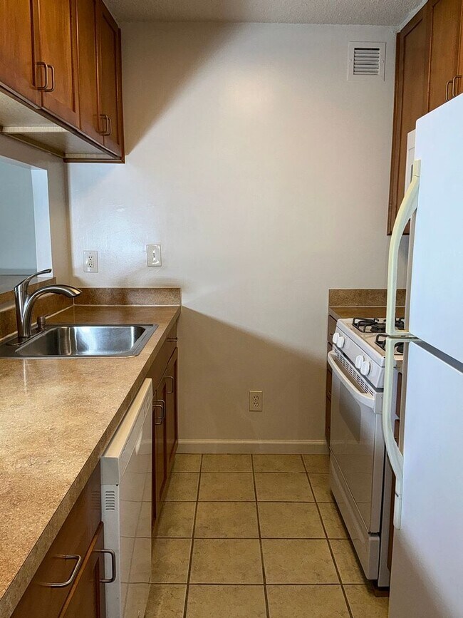 Foto del edificio - Renovated 1 BR, 1 BA, kitchen w/new appliances,