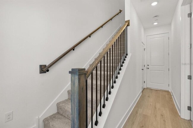 Foto del edificio - 15489 Hamlin Pk Dr