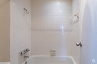 1BR, 1BA - 531 SF - EPERNAY APARTMENTS