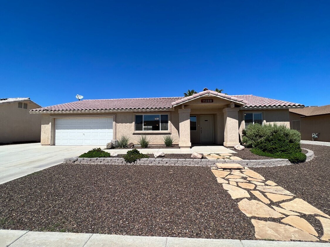 Primary Photo - Custom 4 Bedroom 2 Bath Home located in Mo...
