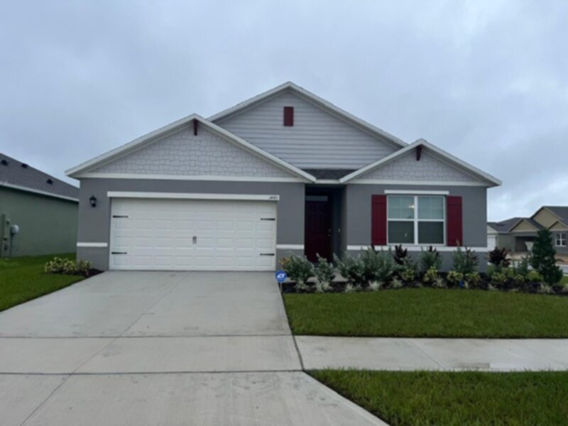 Foto principal - 4 bedrooms 2 bath house