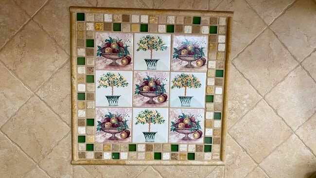 Tile detail - 2223 Noble St