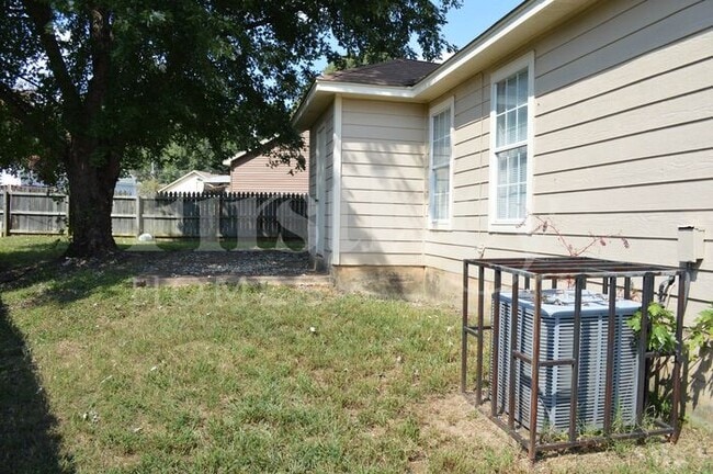 Building Photo - 6045 Holly Heights Cove