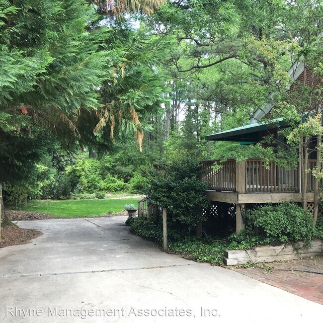 Building Photo - 3 br, 3 bath House - 319 E. Chatham Street