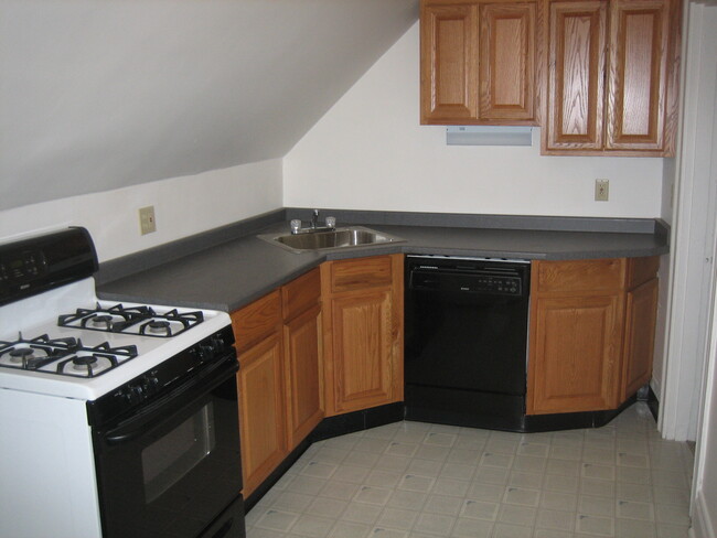 Kitchen - 100 S Euclid Ave