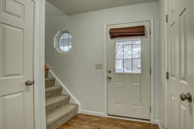 Foto del edificio - 10150 Meadow Glen Dr